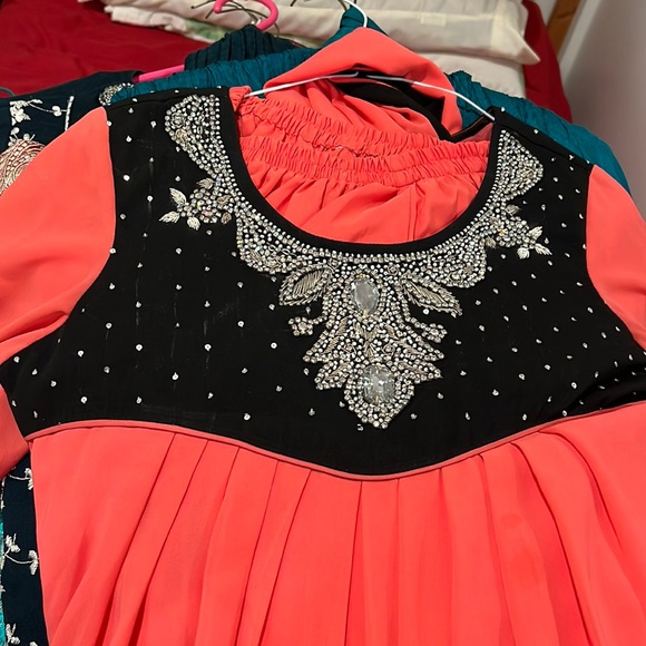 Gorgeous Shalwar Kameez - Picture 1 of 4